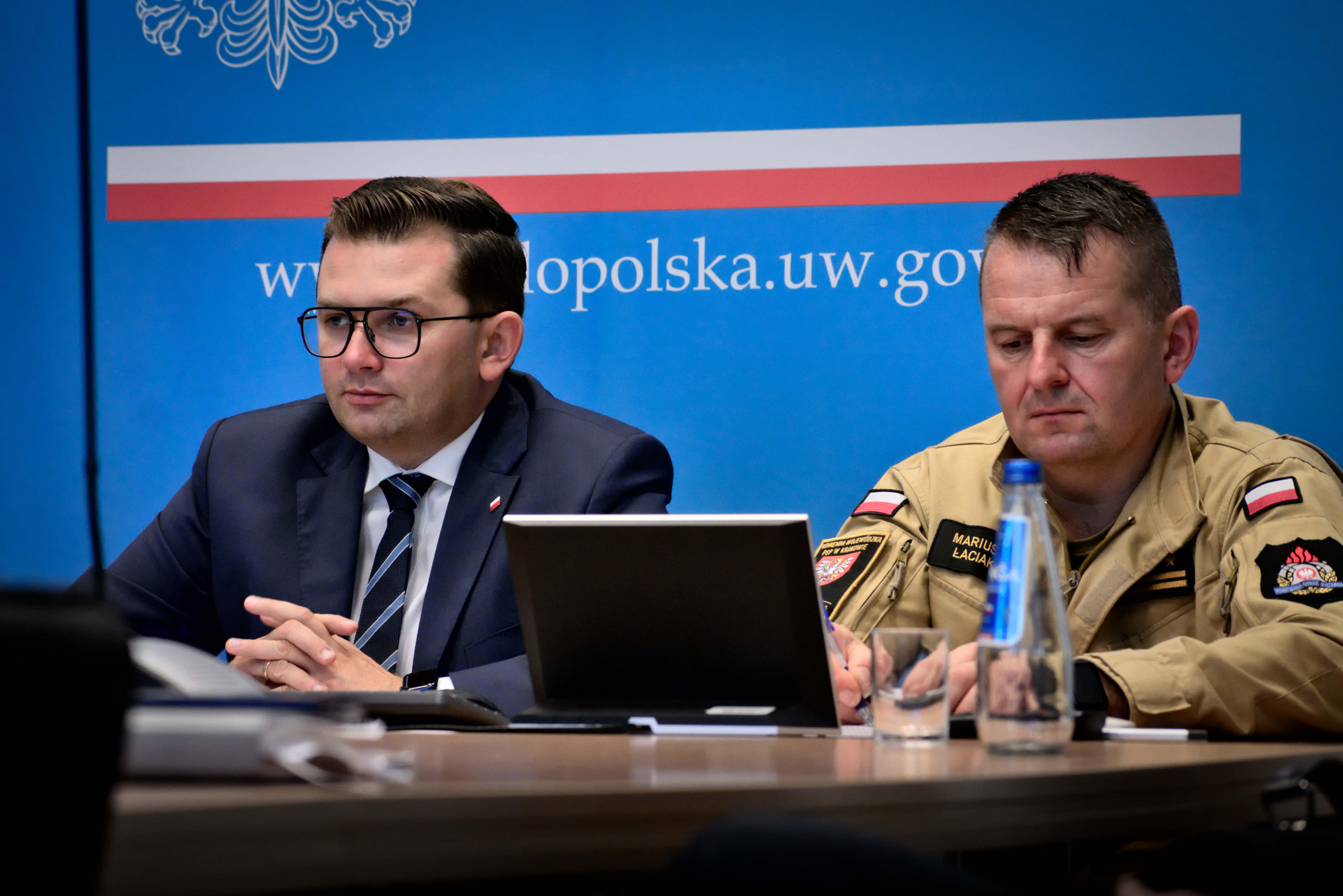 Zdjęcie poglądowe z posiedzenia Wojewódzkiego Zespołu Zarządzania Kryzysowego w sprawie zapadliska w Trzebini.